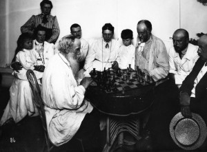 Лев Толстой играет в шахматы